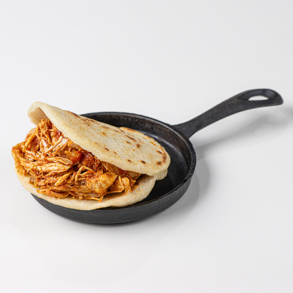Pollo Mechado Arepa